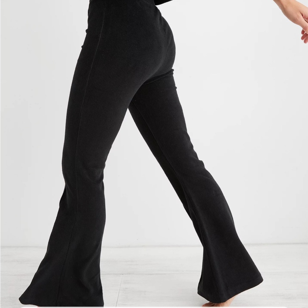 Size Medium Black aerie groove on velour flare pants